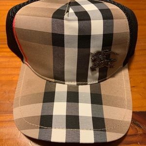 Burberry hat size M